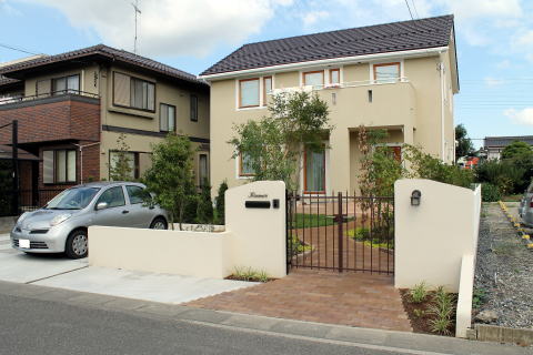 白岡市　塗壁　外構